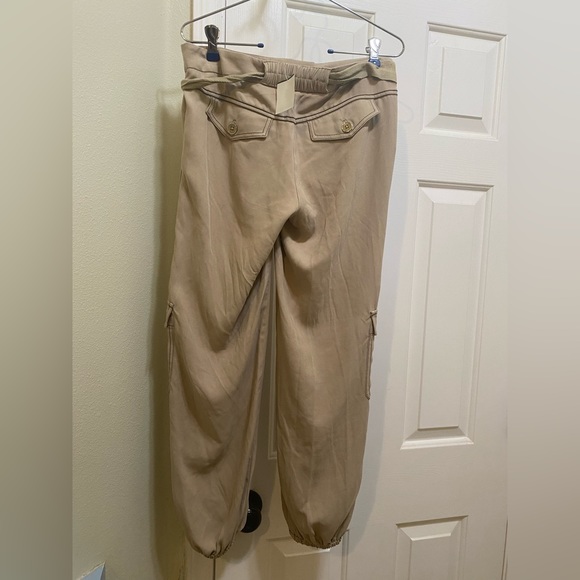 BEBE Cropped Silk Blend Cargo Style Pants in Sand .. SIZE 0 (XS) - Picture 9 of 14